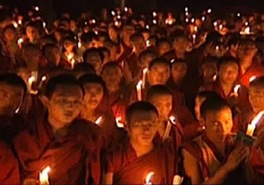 Buddha-Weekly-0Monks-chanting-mantra-by-candlelight-buddhist-practice Buddha-Weekly-0Monks-chanting-mantra-by-candlelight-buddhist-practice