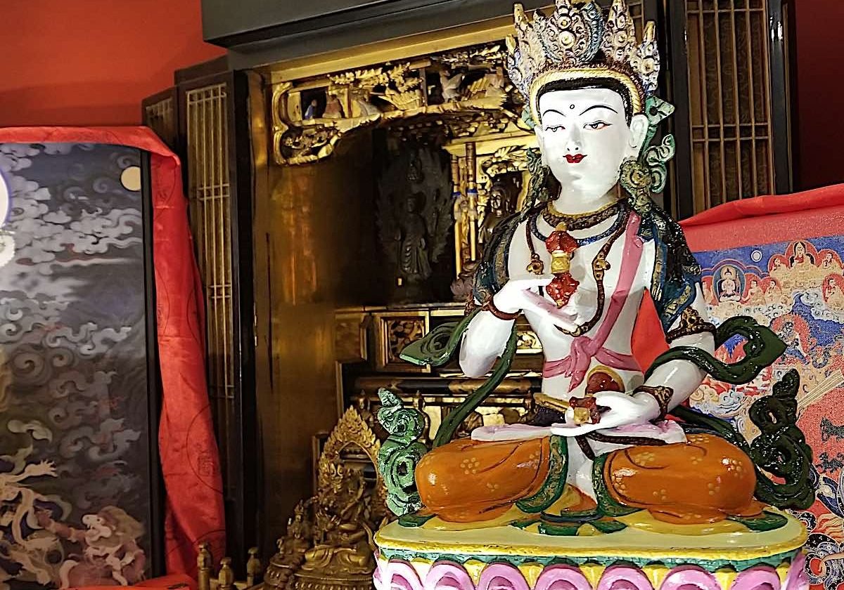 Vajrasattva or any purifying practice is very powerful prior to new year to clear any negative karmas from the past year. Even if you don't do it in the prior year, Vajrasattva practice is an ideal daily practice.